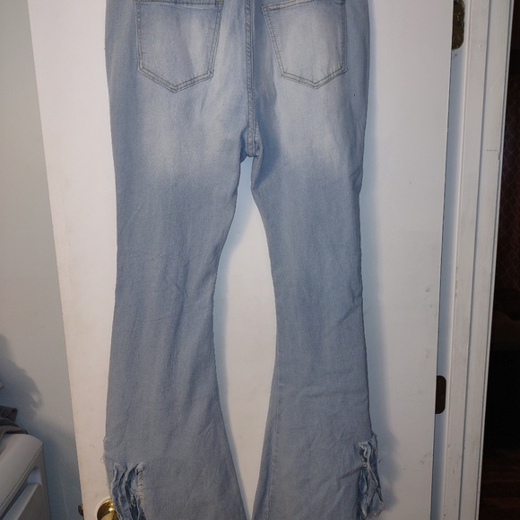 Light Wash Distressed Stretch Jeans NWOT PLUS SIZE - Picture 3 of 4